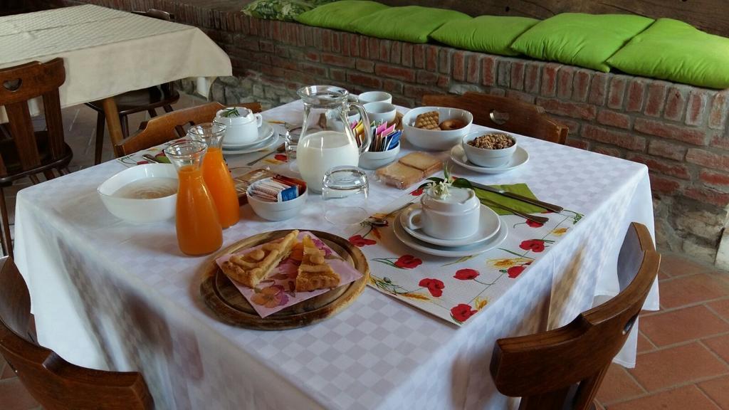 Agriturismo Agronauta Villa Piozzano ภายนอก รูปภาพ